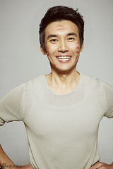 组图：张铎写真展男人多面 时而绅士时而搞怪