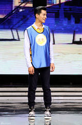 组图：乔振宇上《快本》热舞抱团展逗比一面