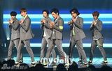 组图：《MCD》众星献唱 EXO11人献双曲舞台
