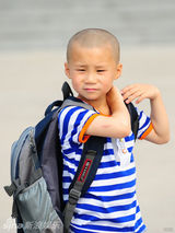 组图：足球梦萌娃军训遭虐 田源儿子崩溃爆哭