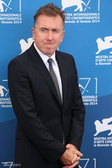 组图：威尼斯评委齐亮相 陈冲美艳搭蒂姆-罗斯