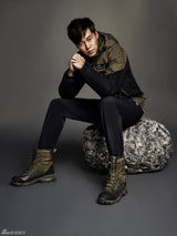 组图：全智贤玉泽演(2PM)等户外写真 展运动时尚