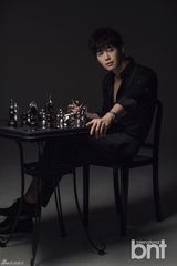 组图：韩星金载沅拍写真 杀人微笑展熟男魅力