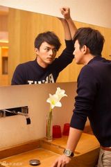 组图：叶祖新休闲商务写真 展韩风悠闲时光