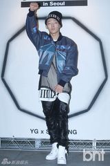 组图：崔智友被拍丑照 鼻孔朝天妆容惨白