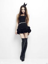 组图：UP Girls专辑写真曝光 黑色礼服冷艳帅气