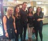 组图：柯特妮-考克斯与未婚夫买钻戒 好事将近