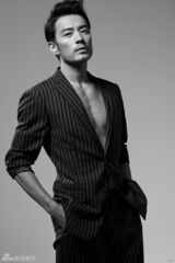 组图：李光洁时尚大片曝光 神情忧郁添熟男气质