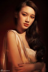 组图：程砚秋复古情怀 裙舞飞扬显娇媚