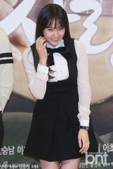 组图：《可爱的她》Rain携Krystal演浪漫爱情