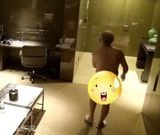 组图：牛犇全裸被直播 《花样爷爷》露点频出镜