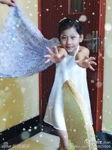 组图：《还珠》曝罕见搞怪照 柳红8岁女儿漂亮