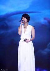 组图：何炅叶璇许茹芸等群星出席时尚盛典