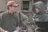 组图：《血滴子》李宇春遭围攻 戏言不想理黄晓明