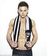 组图：汤姆-戴利湿身半裸 秀六块腹肌人鱼线