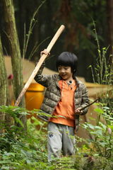 组图：萌娃大战“原始人” 妈妈天团空降