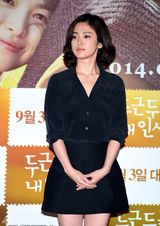 组图：宋慧乔逃税首露面　鞠躬道歉:对不起大家