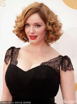 组图：《广告狂人》克里斯蒂娜黑裙雪乳诱惑