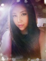 组图：超女纪敏佳被疑整容 自拍变锥子脸女神