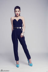 组图：张暖雅赴台拍写真 多样风格尽显优雅魅惑