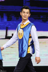 组图：乔振宇上《快本》热舞抱团展逗比一面