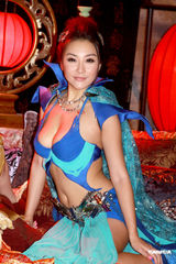 组图：探班《肉蒲团》 两艳星爆乳出镜风骚妖娆