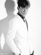 组图：乔振宇质感写真 型男玩转光影世界