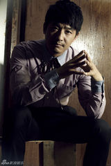 组图：郭晓冬演绎早秋熟男风 深沉内敛不惧皱纹