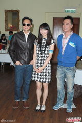 组图：吴镇宇儿子留港求学 张智霖称没感情缺失