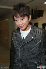 组图：郑俊弘孙耀威卫兰等录制TVB《劲歌金曲》