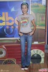 组图：吴绮莉拒回应房祖名吸毒 郑丹瑞望返电台