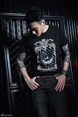 组图：王阳明时尚写真 大片难掩型男魅力