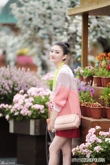 组图：景甜游乐园撒欢   扎丸子头青春无敌