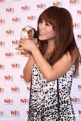 组图：丁当将发新专辑 被恐怖箱吓到尖叫