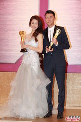 组图：黄子华田蕊妮获视帝后 张智霖获最喜爱奖