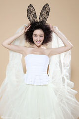 组图：郑亦桐化身“最萌兔女郎” 清纯可爱令人心动