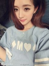 组图：女子酷似杨幂  网友直呼傻傻分不清