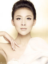 组图：贾青拍裸色写真皮肤光滑细腻
