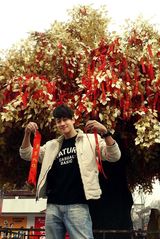 高清图：何润东与言承旭惺惺相惜 祭孔子望开年好运