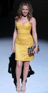 高清组图：凯莉-米洛亮相米兰时装周华服美艳