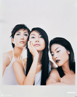 组图：李嘉欣产后复出拍广告 身材窈窕光彩照人