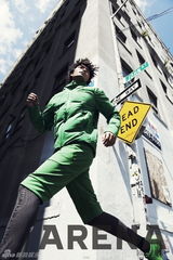 组图：韩星李真旭街头写真 运动时尚自由奔放