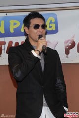 组图：陈展鹏望另一半爱运动 缘分到随时结婚