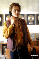 幻灯图：《粉红天后》海报剧照曝光 改编自真人真事 