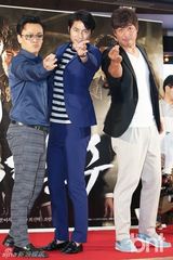 组图：郑雨盛帅气亮相《神之一手》Showcase