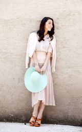 组图：黄小蕾街拍曝光  走孕妈的美丽“孕”路