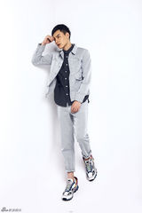 组图：冯铭潮动感大片曝光 律政新人萌范儿十足