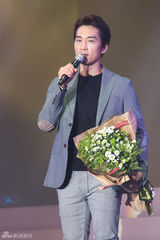 独家：宋承宪上海见面会 为粉丝冲咖啡