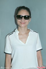 组图：李心洁素颜强颜欢笑 彭顺独自开溜逛街