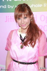 组图：郑欣宜生活健康 不排除闪婚可能